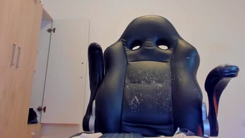 Snapshot of tyler_lautners chatting on December 8, 2024, 6:39 pm online show from December 8, 2024, 6:39 pm