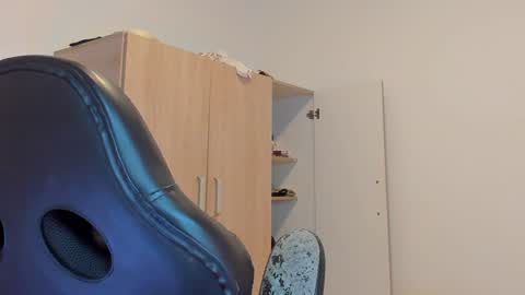 Snapshot of tyler_lautners chatting on December 8, 2024, 9:41 pm online show from December 8, 2024, 9:41 pm