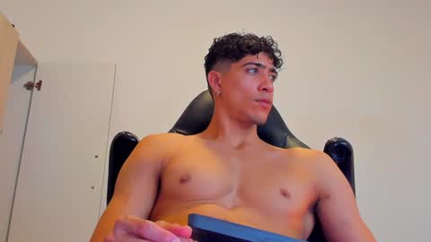 Snapshot of tyler_lautners chatting on December 12, 2024, 11:14 pm online show from December 12, 2024, 11:14 pm