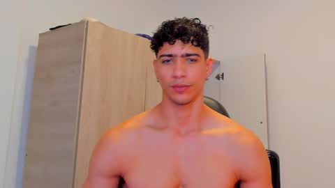 Snapshot of tyler_lautners chatting on December 14, 2024, 4:31 pm online show from December 14, 2024, 4:31 pm