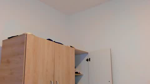 Snapshot of tyler_lautners chatting on December 19, 2024, 5:40 pm online show from December 19, 2024, 5:40 pm