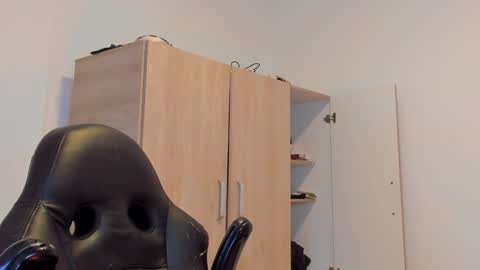 Snapshot of tyler_lautners chatting on December 20, 2024, 10:38 am online show from December 20, 2024, 10:38 am