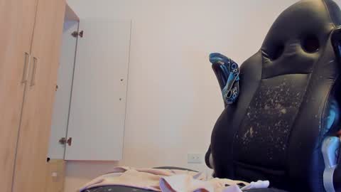 Snapshot of tyler_lautners chatting on December 21, 2024, 3:09 pm online show from December 21, 2024, 3:09 pm