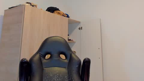 Snapshot of tyler_lautners chatting on December 22, 2024, 8:58 pm online show from December 22, 2024, 8:58 pm