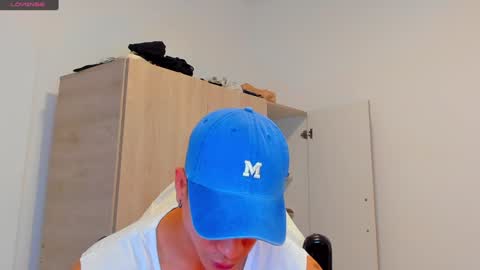 Snapshot of tyler_lautners chatting on December 28, 2024, 1:50 am online show from December 28, 2024, 1:50 am