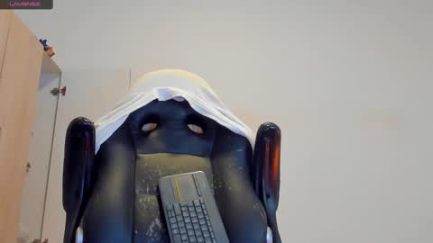 Snapshot of tyler_lautners chatting on December 31, 2024, 9:39 pm online show from December 31, 2024, 9:39 pm