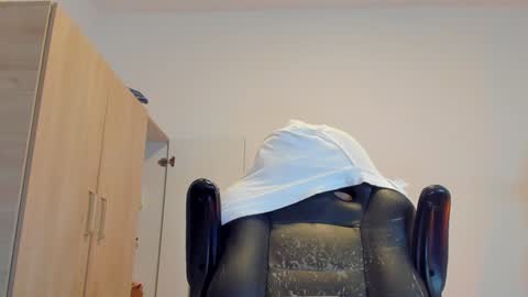 Snapshot of tyler_lautners chatting on January 16, 2025, 2:30 pm online show from January 16, 2025, 2:30 pm