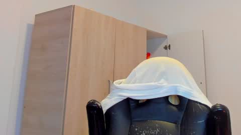 Snapshot of tyler_lautners chatting on January 17, 2025, 11:38 am online show from January 17, 2025, 11:38 am