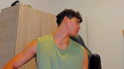 Snapshot of tyler_lautners chatting on February 13, 2025, 9:17 pm online show from February 13, 2025, 9:17 pm