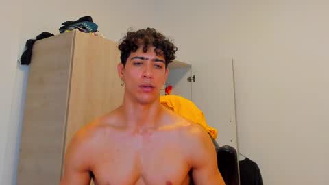 Snapshot of tyler_lautners chatting on February 26, 2025, 8:44 pm online show from February 26, 2025, 8:44 pm