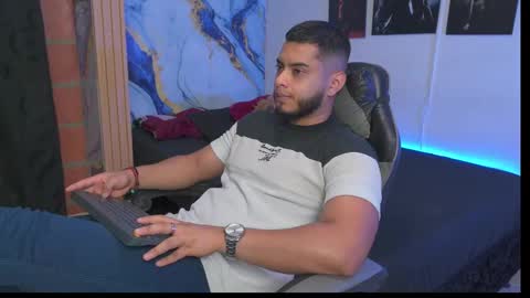 Snapshot of tyler_price01 chatting on September 24, 2025, 11:52 pm Tyler online show from September 24, 2025, 11:52 pm