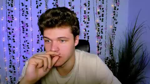 Snapshot of tyler_sparks_ chatting on September 21, 2025, 6:42 pm tyler_sparks_ online show from September 21, 2025, 6:42 pm