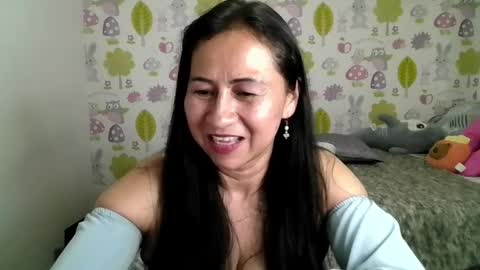 Snapshot of tyna_b chatting on April 28, 2026, 2:27 am Tyna online show from April 28, 2026, 2:27 am