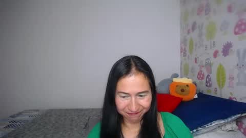 Snapshot of tyna_b chatting on May 12, 2026, 7:44 pm Tyna online show from May 12, 2026, 7:44 pm