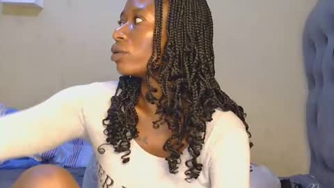 Snapshot of tynniee chatting on April 25, 2026, 9:45 pm tynniee online show from April 25, 2026, 9:45 pm