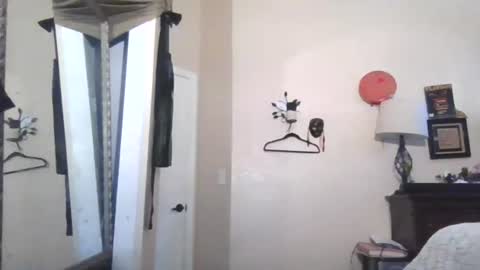 Azelia B online show from June 18, 2026, 1:06 am