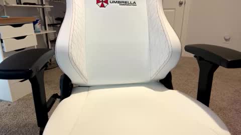 Love Lain online show from March 27, 2026, 12:05 am