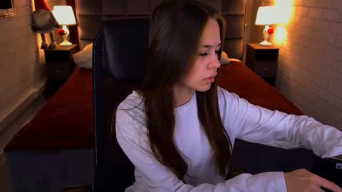 Ulia online show from February 4, 2026, 5:13 am