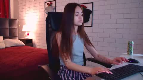 Ulia online show from April 13, 2026, 5:13 am