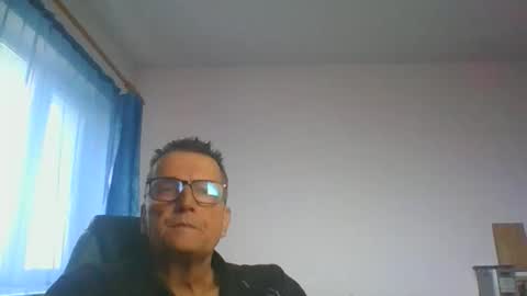 ulmeni4 online show from November 3, 2025, 6:36 am