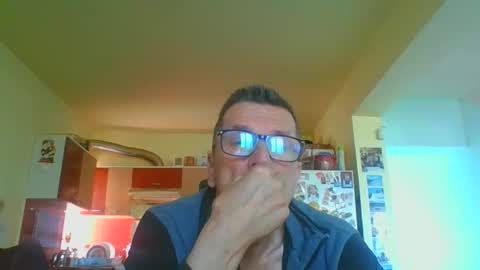 ulmeni4 online show from April 4, 2026, 7:39 am