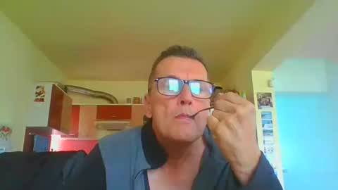 ulmeni4 online show from April 6, 2026, 11:33 am