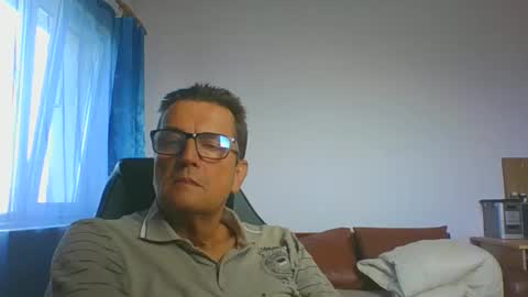 Snapshot of ulmeni7 chatting on October 19, 2025, 9:10 am ulmeni7 online show from October 19, 2025, 9:10 am
