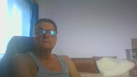 Snapshot of ulmeni7 chatting on October 24, 2025, 7:27 am ulmeni7 online show from October 24, 2025, 7:27 am