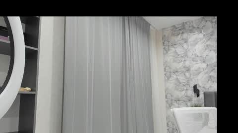 Melena online show from November 11, 2025, 12:54 am