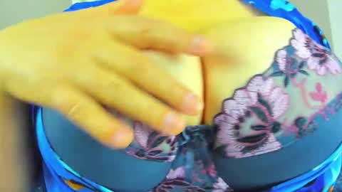 umnizza7777 online show from October 27, 2025, 8:29 am