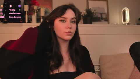 Una  online show from May 15, 2026, 10:11 am