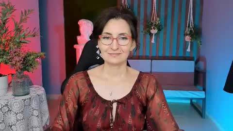 UnaTera online show from November 18, 2025, 9:14 am