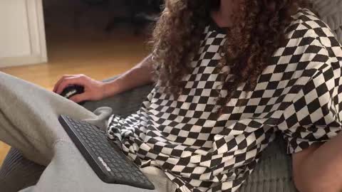 Mister Uncut online show from November 18, 2025, 11:48 pm