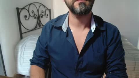 Snapshot of under_thedesk chatting on May 18, 2026, 5:08 pm Giov online show from May 18, 2026, 5:08 pm
