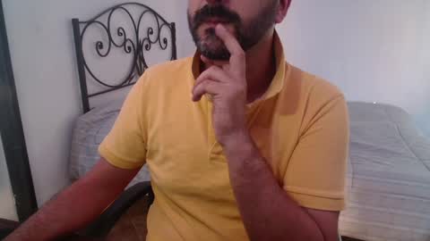 Snapshot of under_thedesk chatting on May 26, 2026, 4:47 pm Giov online show from May 26, 2026, 4:47 pm