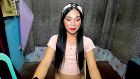 Snapshot of underratedgirlsx chatting on October 1, 2025, 10:32 am ROSEYUKIDAISYALEXAALICE online show from October 1, 2025, 10:32 am