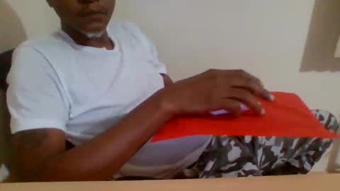Snapshot of undrcvrlvr chatting on May 19, 2026, 10:10 am mrfck4lngr online show from May 19, 2026, 10:10 am