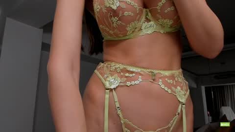 Snapshot of unforgettable_s chatting on December 4, 2024, 6:39 pm Silvia online show from December 4, 2024, 6:39 pm