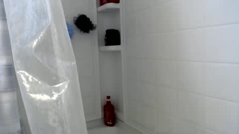 Snapshot of upforanything27 chatting on December 17, 2024, 4:12 am upforanything27 online show from December 17, 2024, 4:12 am