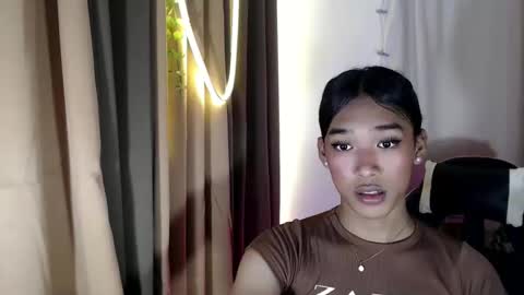 ur_dazzlingmorenaxx online show from October 24, 2025, 3:47 am