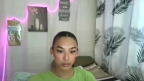 Snapshot of ur_dazzlingmorenaxx chatting on May 18, 2026, 2:40 am ur_dazzlingmorenaxx online show from May 18, 2026, 2:40 am