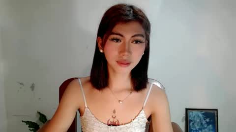 Snapshot of ur_extra_petite chatting on April 27, 2026, 11:30 am online show from April 27, 2026, 11:30 am