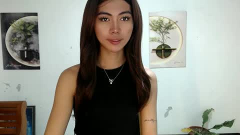 Snapshot of ur_extra_petite chatting on May 26, 2026, 8:16 pm online show from May 26, 2026, 8:16 pm