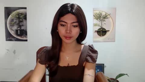 Snapshot of ur_extra_petite chatting on June 2, 2026, 2:08 pm online show from June 2, 2026, 2:08 pm