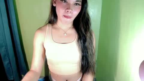 Snapshot of ur_innocent_girlx chatting on March 11, 2025, 5:27 am QUEENSY online show from March 11, 2025, 5:27 am