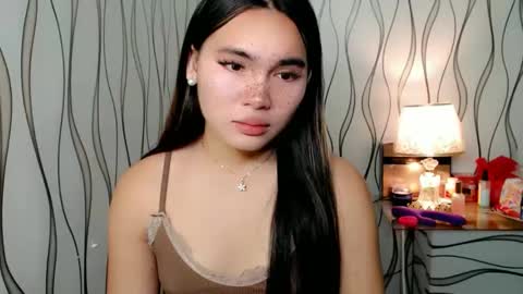 Snapshot of ur_innocent_girlx chatting on October 25, 2025, 11:54 pm QUEENSY online show from October 25, 2025, 11:54 pm