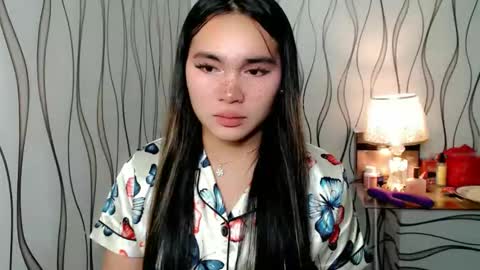 Snapshot of ur_innocent_girlx chatting on October 29, 2025, 12:51 pm QUEENSY online show from October 29, 2025, 12:51 pm