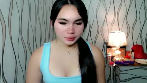 Snapshot of ur_innocent_girlx chatting on November 3, 2025, 10:38 am QUEENSY online show from November 3, 2025, 10:38 am