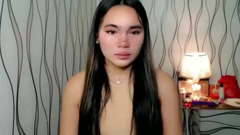 Snapshot of ur_innocent_girlx chatting on November 8, 2025, 10:19 pm QUEENSY online show from November 8, 2025, 10:19 pm