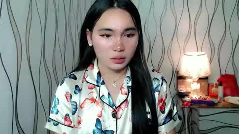 Snapshot of ur_innocent_girlx chatting on November 9, 2025, 11:41 am QUEENSY online show from November 9, 2025, 11:41 am